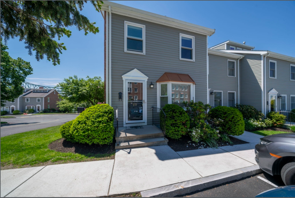 26 Breakwater Dr, Unit 26, Chelsea MA 02150