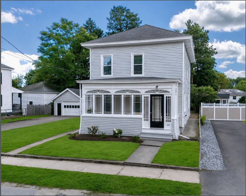 43 Laurel St, Clinton MA 01810